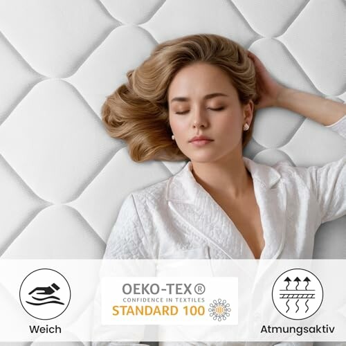 Frau schläft auf weicher, atmungsaktiver Matratze